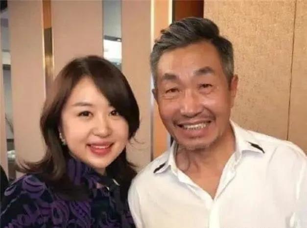 杜源的妻子是谁(演员杜源:4岁认识爱妻,为何结婚40年无绯闻?)