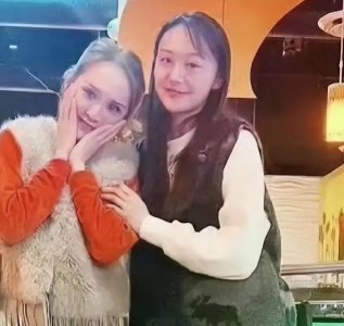 ​郑爽现状 ：油头满面，目光呆滞，靠喝自来水和“低保”为生