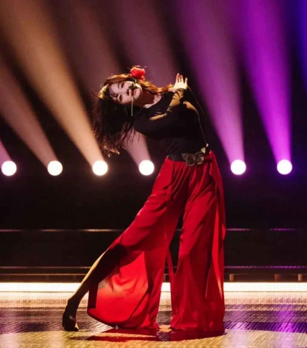 金鸡奖最佳女配齐溪，二婚生子低调幸福，格外优雅端庄