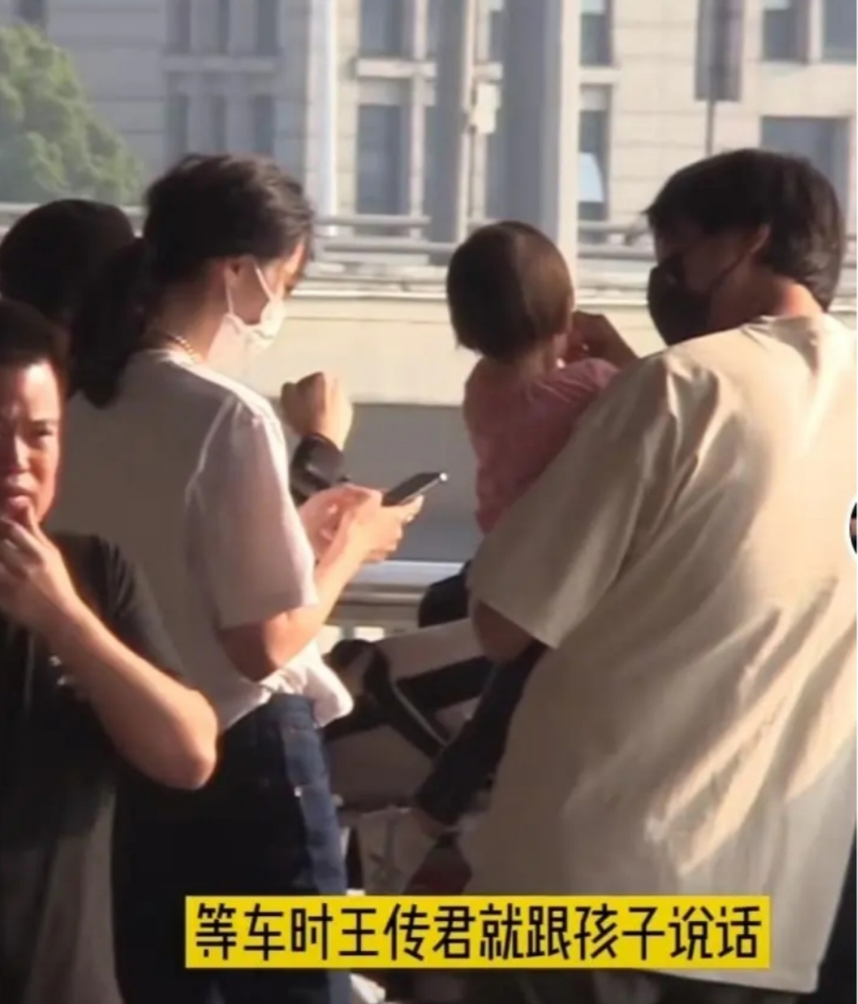 金鸡奖最佳女配齐溪，二婚生子低调幸福，格外优雅端庄