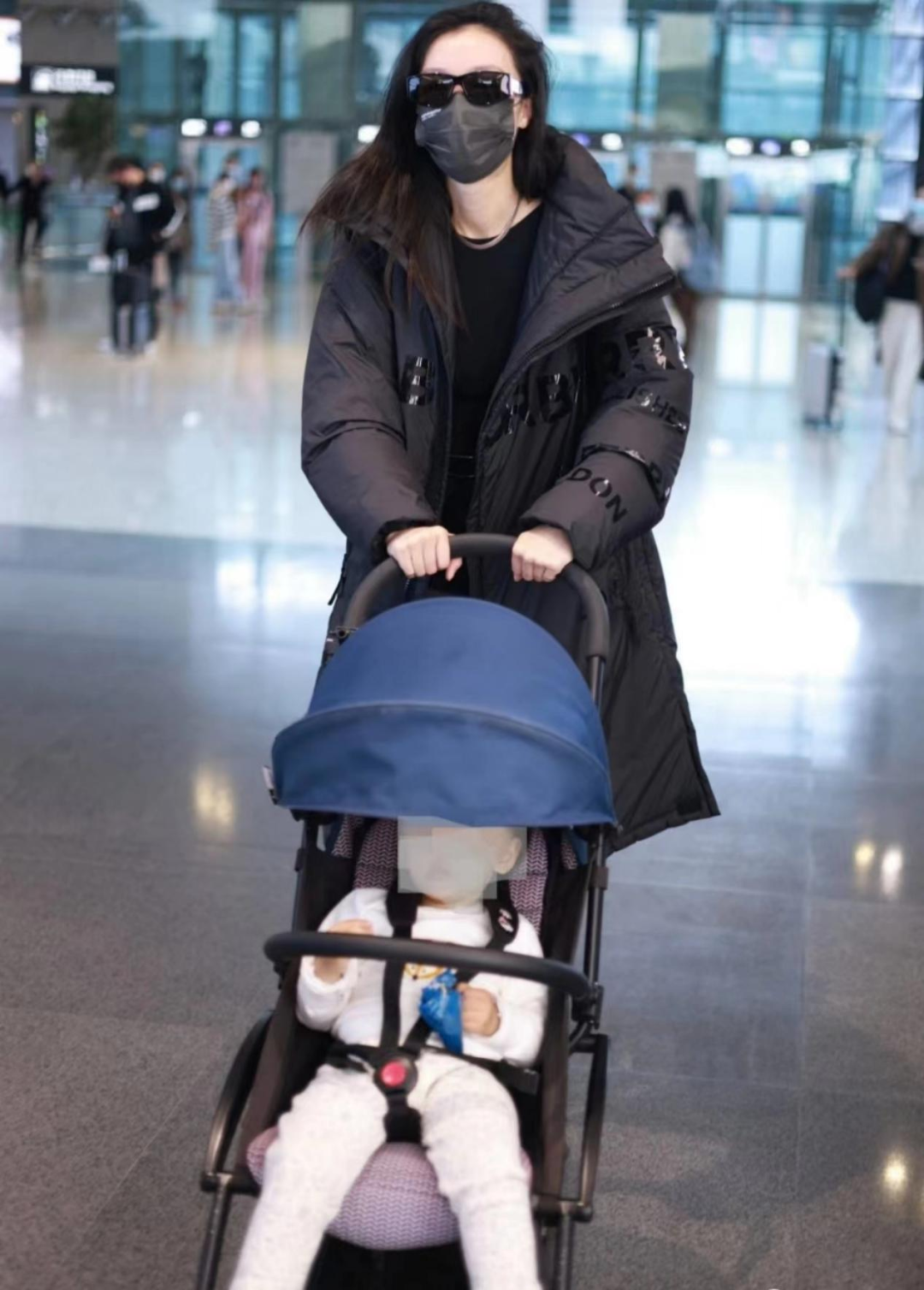 金鸡奖最佳女配齐溪，二婚生子低调幸福，格外优雅端庄