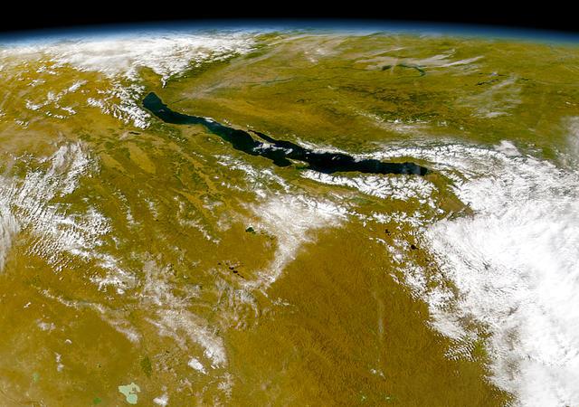 最深的湖泊(世界上最深的湖泊)