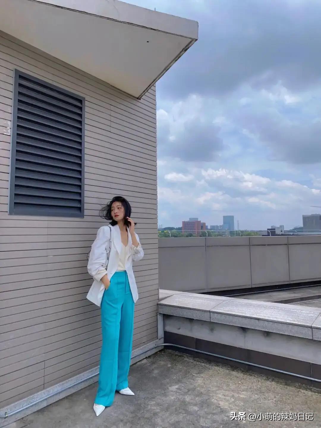 皮肤偏黑偏黄的人适合穿什么颜色（肤色偏黑的人适合什么颜色的衣服）