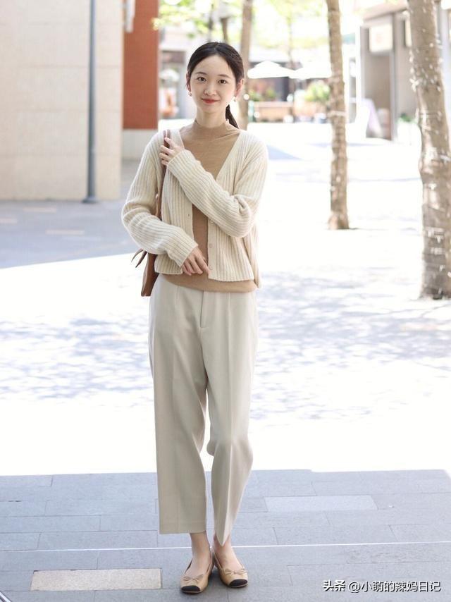 皮肤偏黑偏黄的人适合穿什么颜色（肤色偏黑的人适合什么颜色的衣服）