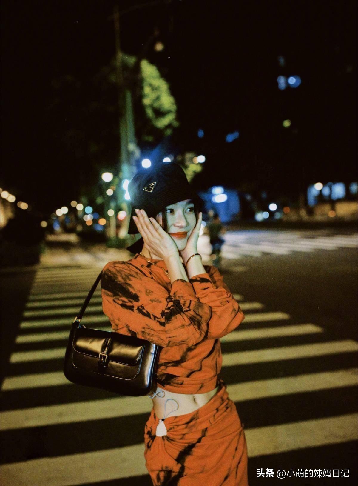 皮肤偏黑偏黄的人适合穿什么颜色（肤色偏黑的人适合什么颜色的衣服）