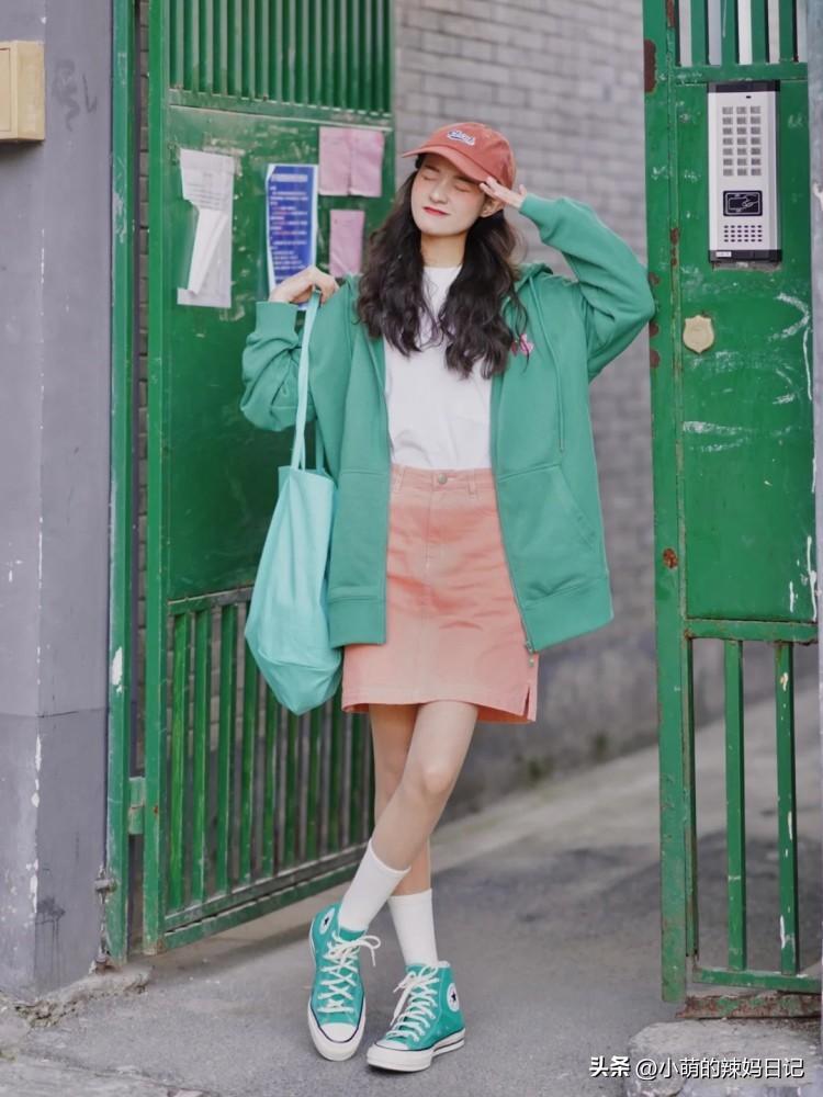 皮肤偏黑偏黄的人适合穿什么颜色（肤色偏黑的人适合什么颜色的衣服）