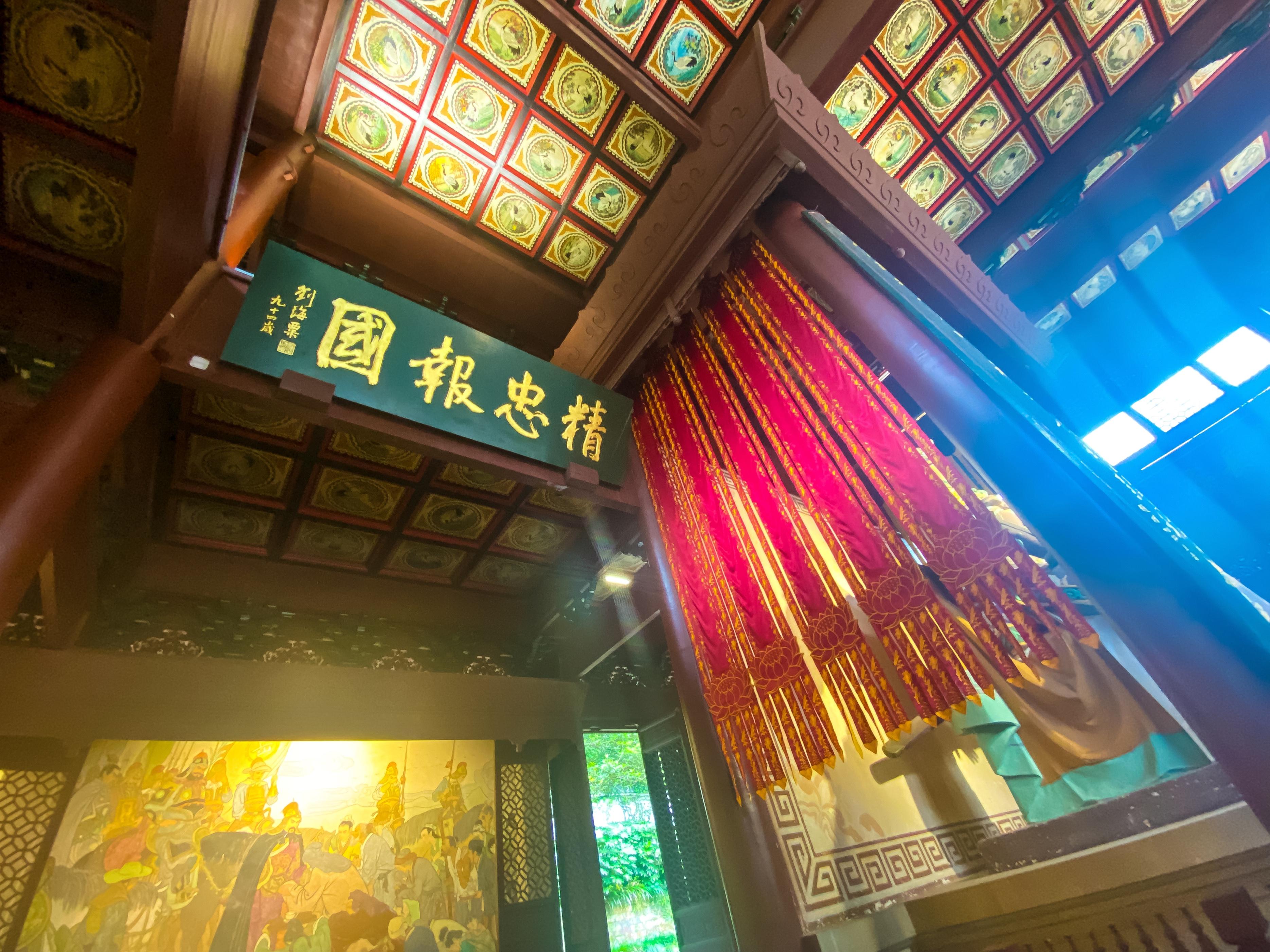 岳飞简介岳飞墓地(岳飞的坟墓就在西湖边,建造于南宋时期,门票25元,你来过吗?)