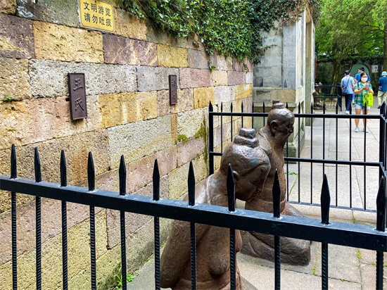 岳飞简介岳飞墓地(岳飞的坟墓就在西湖边,建造于南宋时期,门票25元,你来过吗?)