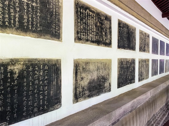 岳飞简介岳飞墓地(岳飞的坟墓就在西湖边,建造于南宋时期,门票25元,你来过吗?)