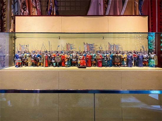 岳飞简介岳飞墓地(岳飞的坟墓就在西湖边,建造于南宋时期,门票25元,你来过吗?)