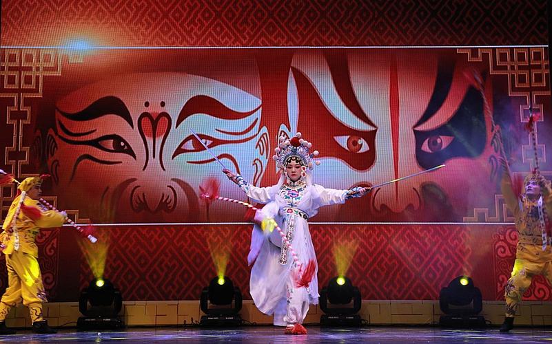 1、这是一个很有情调的地方,你可以在此体验到四川和中国传统文化的结合,还有川剧团表演,也是一个体验乐趣的好地方。