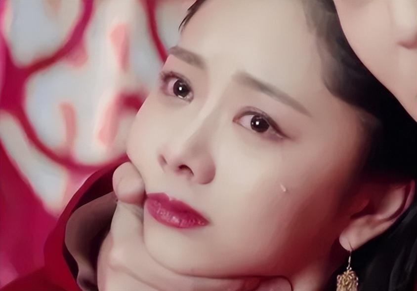 万万没想到，2023年一开年，谭松韵以这样的方式打出了一副王炸！