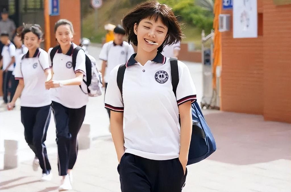 万万没想到，2023年一开年，谭松韵以这样的方式打出了一副王炸！