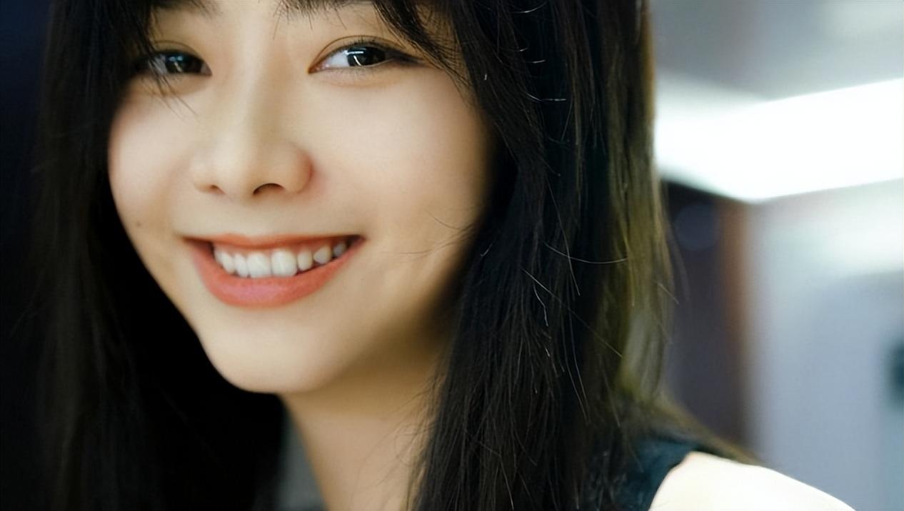 万万没想到，2023年一开年，谭松韵以这样的方式打出了一副王炸！