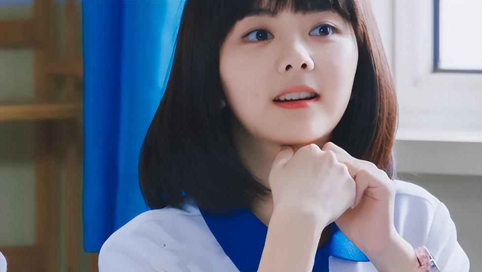 万万没想到，2023年一开年，谭松韵以这样的方式打出了一副王炸！