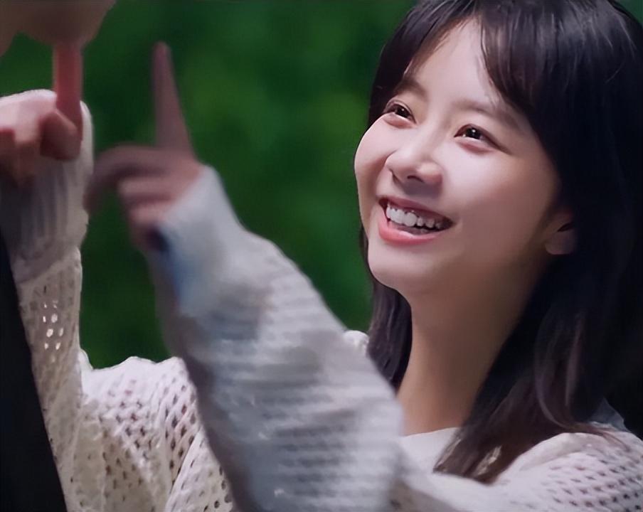 万万没想到，2023年一开年，谭松韵以这样的方式打出了一副王炸！