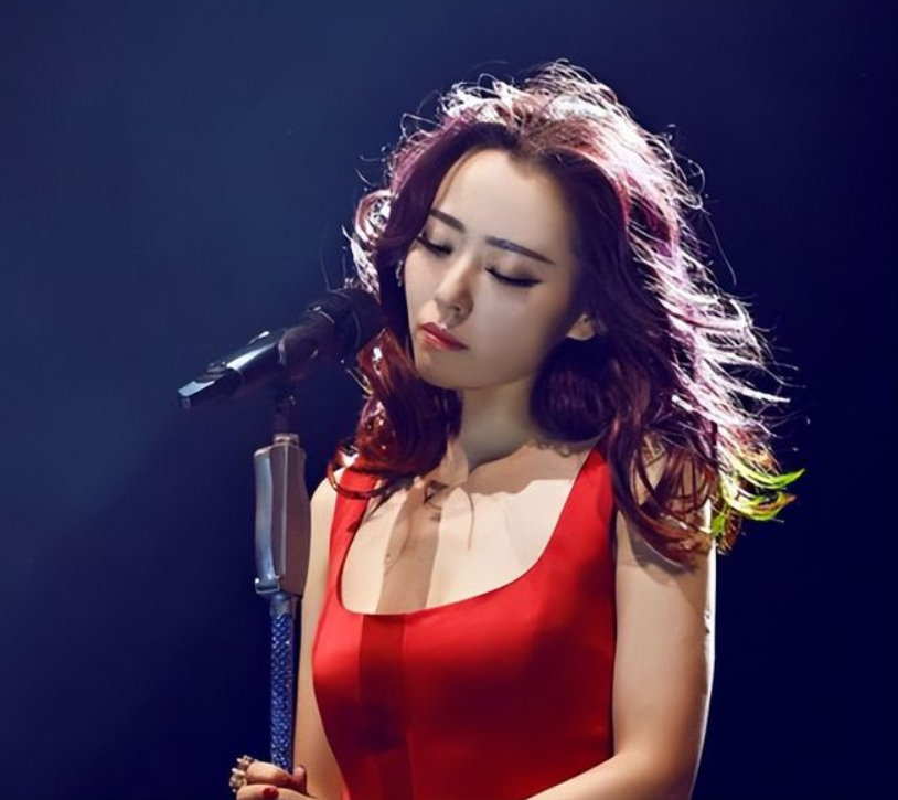 张靓颖冯柯：15年的爱情最后只剩欺骗，如今两人离婚之后现况如何