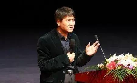 王福重简介图片(那个叫嚣消灭农民,被开除的专家王福重,又成为中央财大教授)