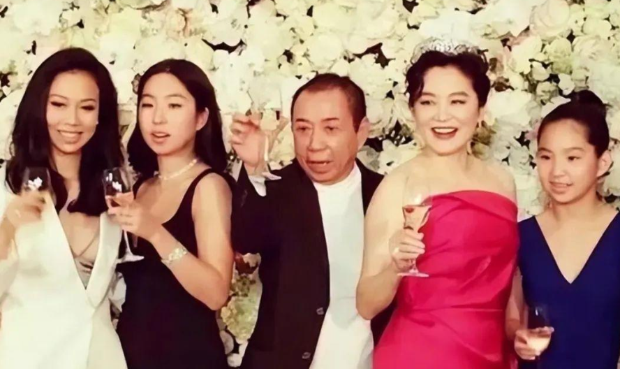 哪些女明星年纪轻轻就退出娱乐圈 ,过上衣食无忧的生活