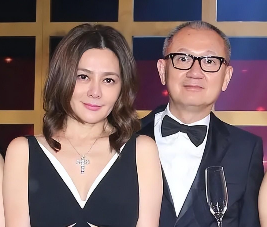 哪些女明星年纪轻轻就退出娱乐圈 ,过上衣食无忧的生活