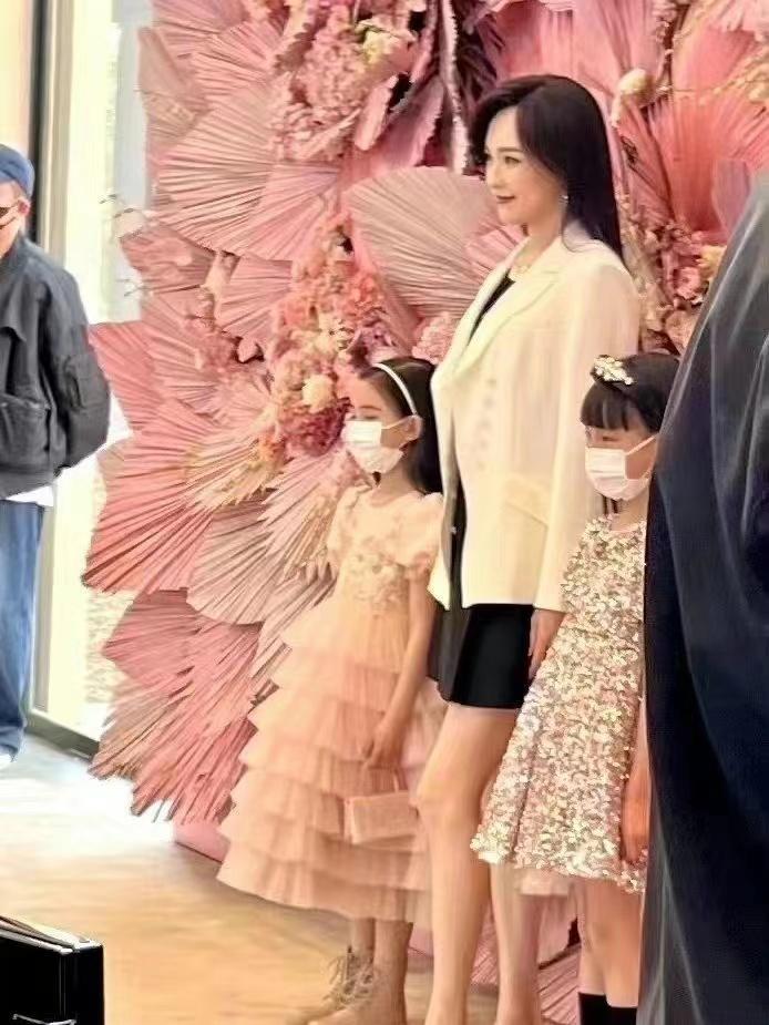 看完唐嫣的生图,才知道她的美貌和身材都被“低估”了