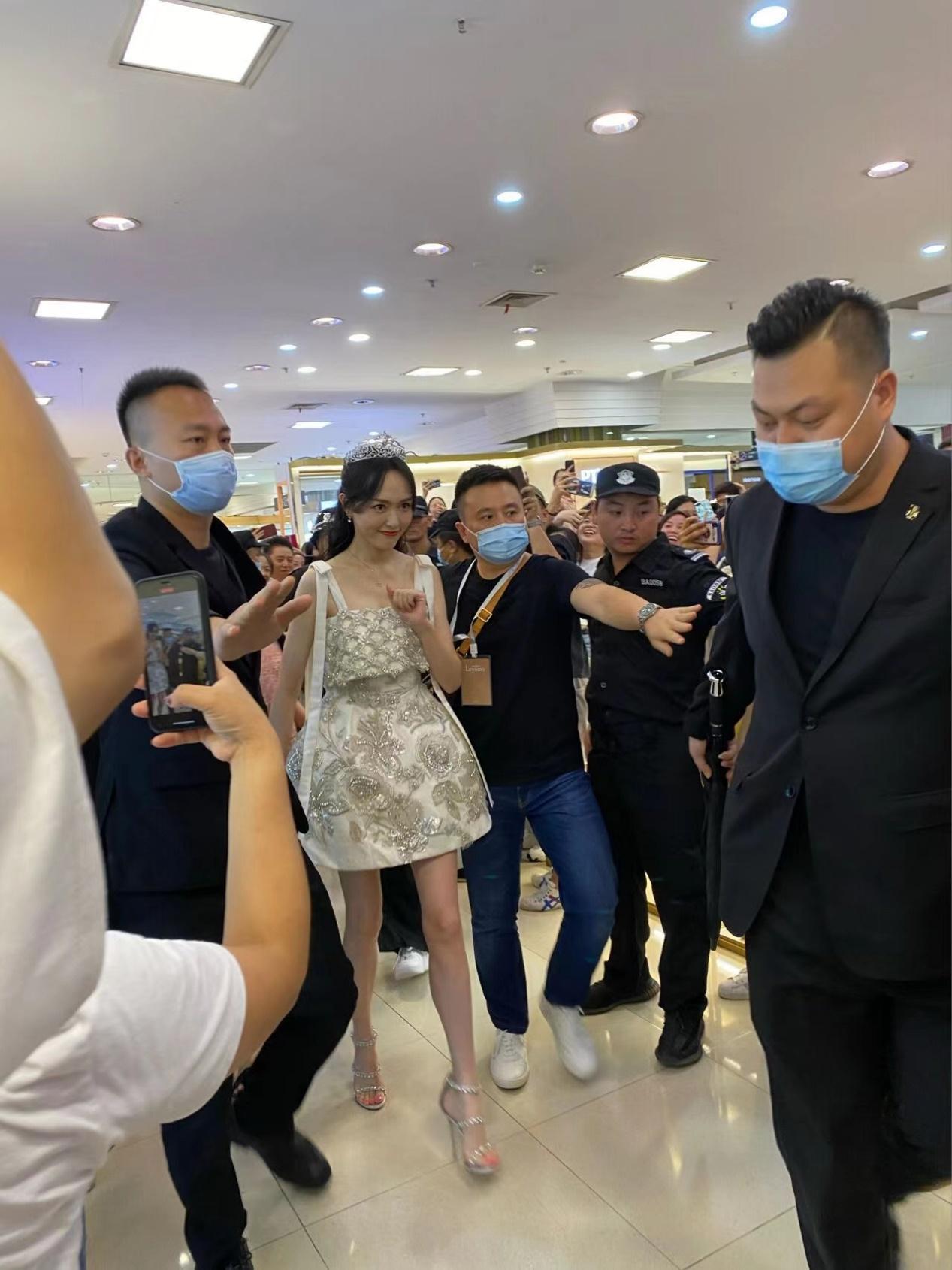 看完唐嫣的生图,才知道她的美貌和身材都被“低估”了