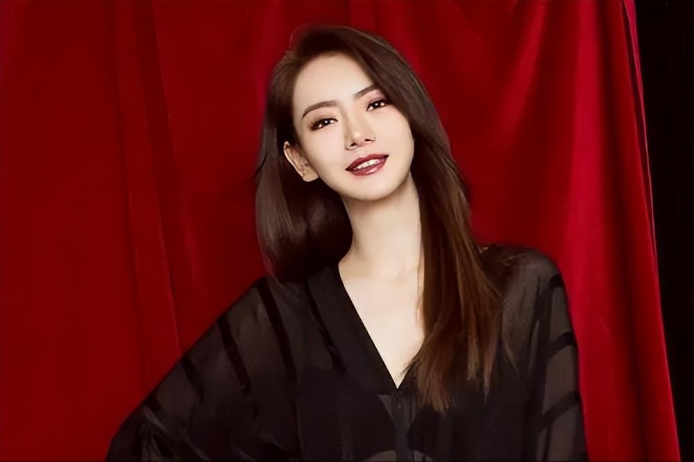 戚薇:性格迷倒一众男星,王思聪愿为她打破不婚原则!