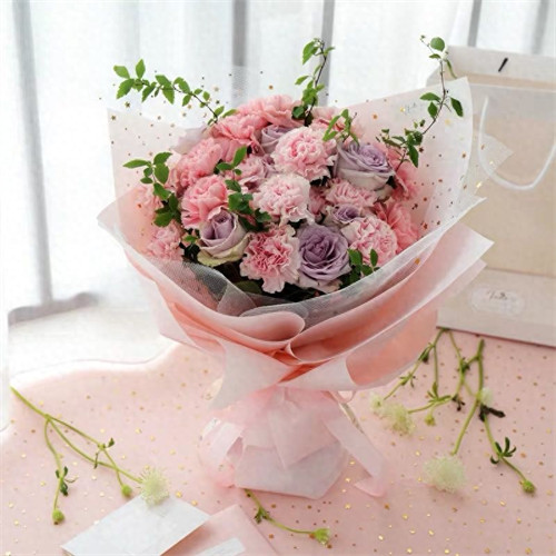 老婆生孩子送什么花(老婆出产房老公送什么花)