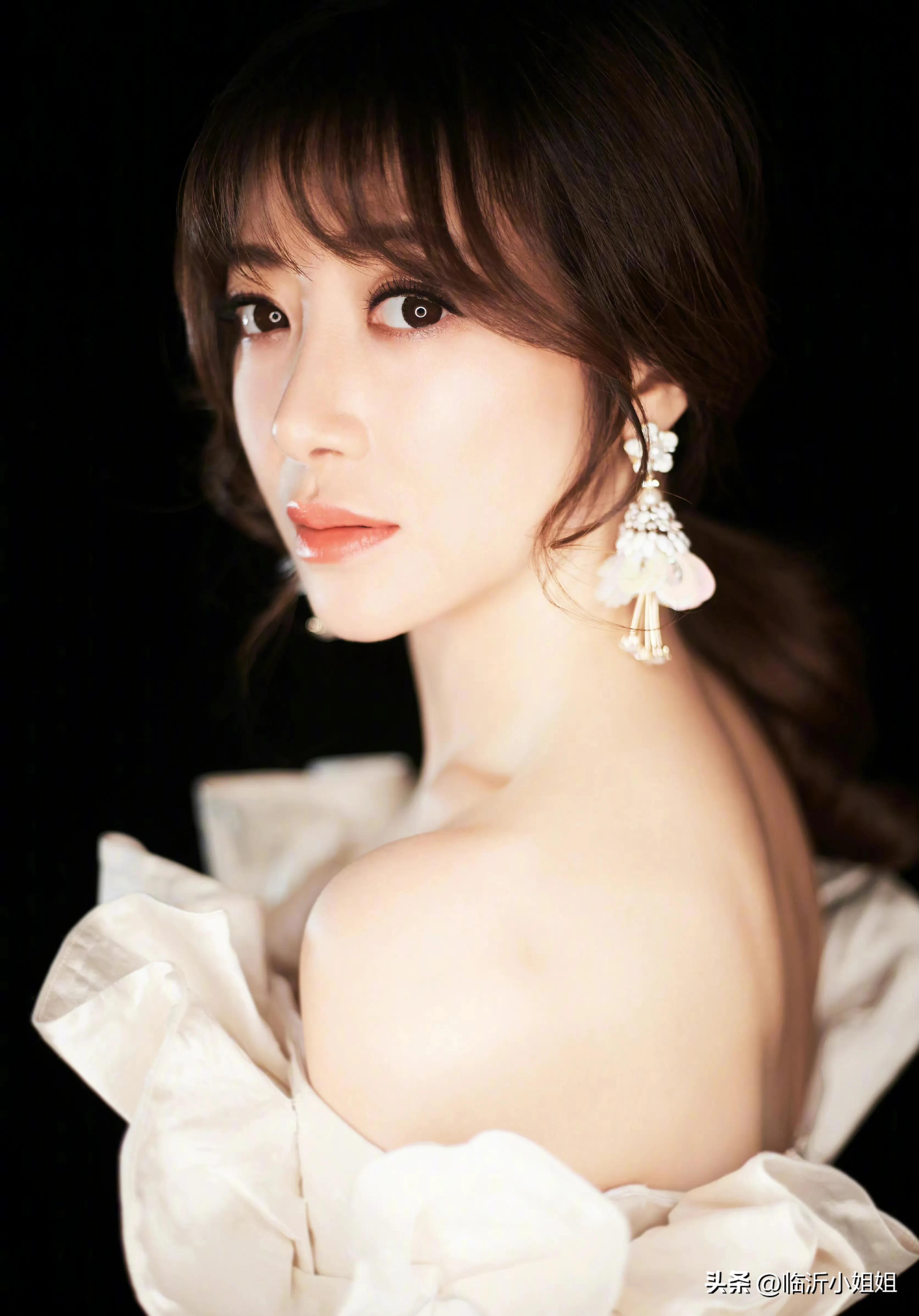 优雅又高贵的不老女神陈紫函，气质靓丽清冷，让人心动