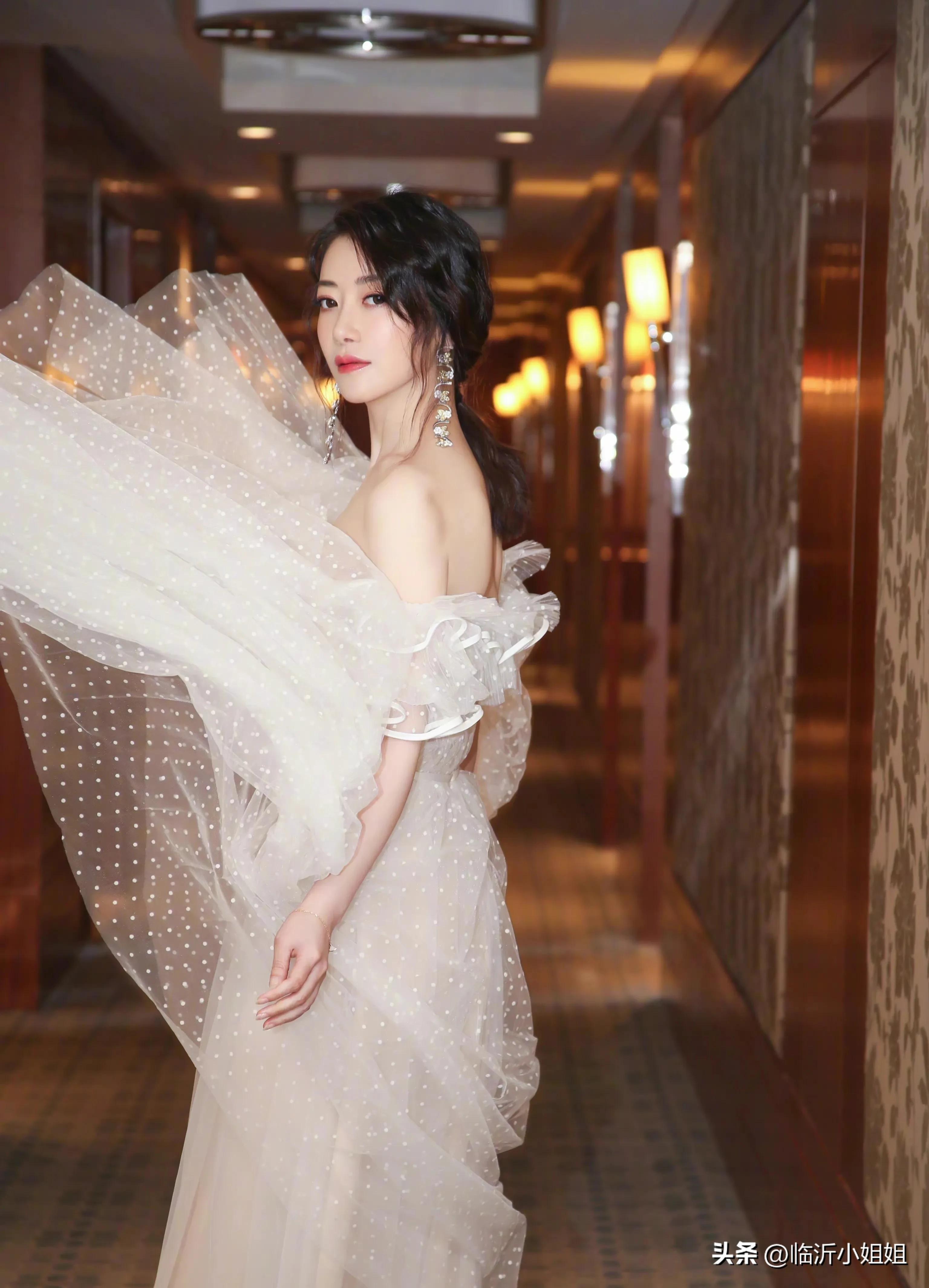 优雅又高贵的不老女神陈紫函，气质靓丽清冷，让人心动