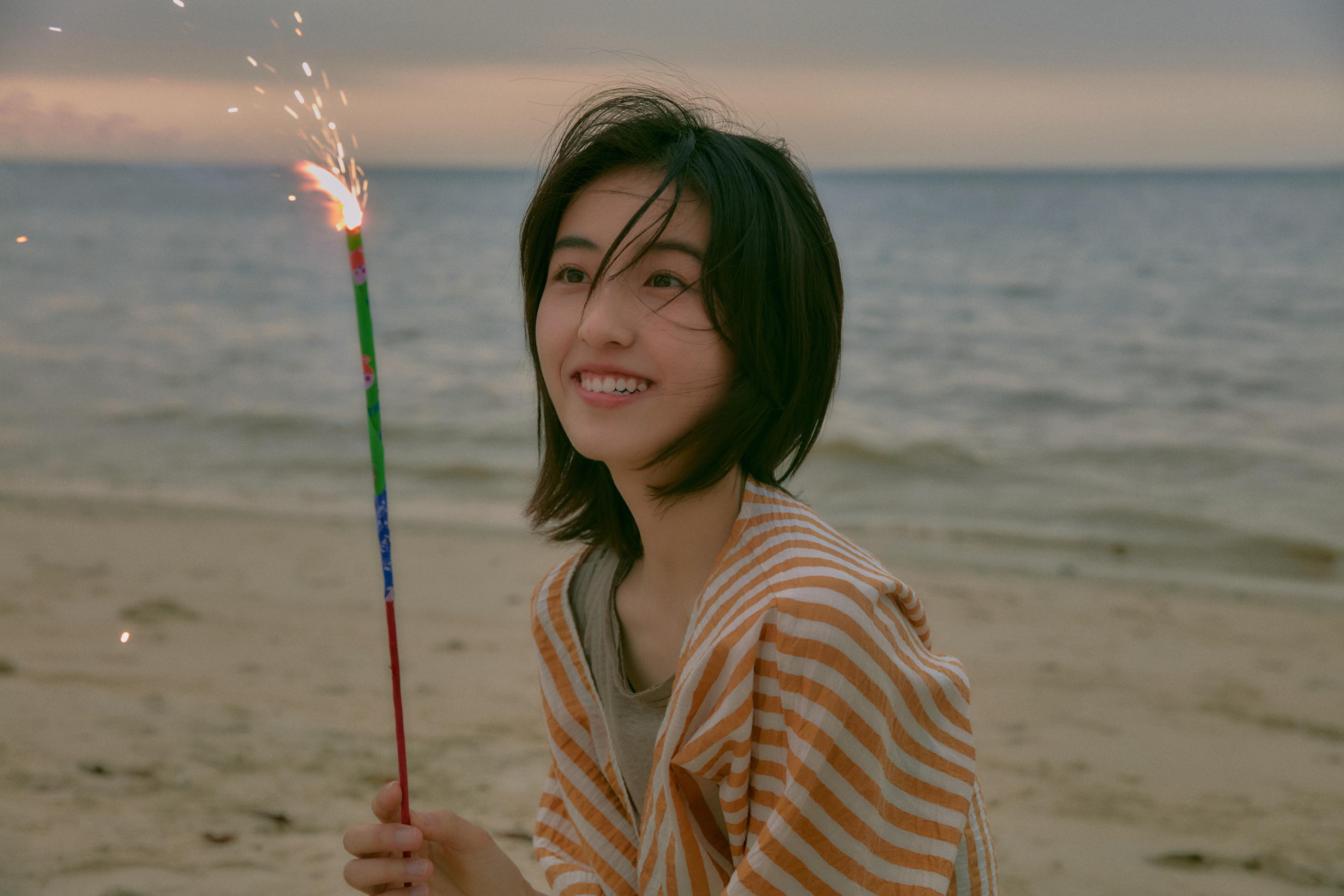 《向往6》张子枫日落写真释出 浪漫氛围引人期待