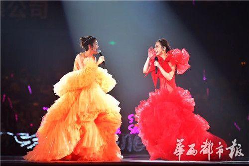 TWINS成都甜蜜合体 开唱纪念成军16年