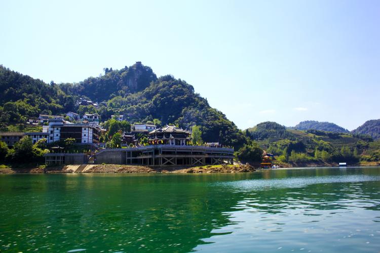 第五天:五峰山风景区--清江画廊—巴东石燕寨