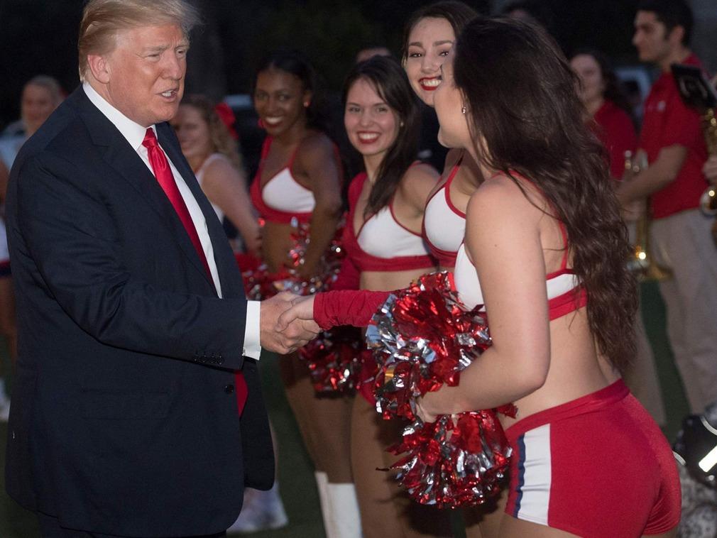 特朗普宣布2024竞选总统!他当年如何击败希拉里?狗血全过程在此