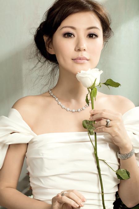 刘诗诗的伴娘,进娱乐圈是为挣学费,因害怕婚姻拒绝张智霖牵线!