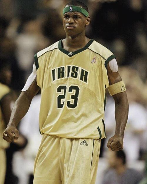 lakers球衣23号是谁lakers球衣23号是科比吗)