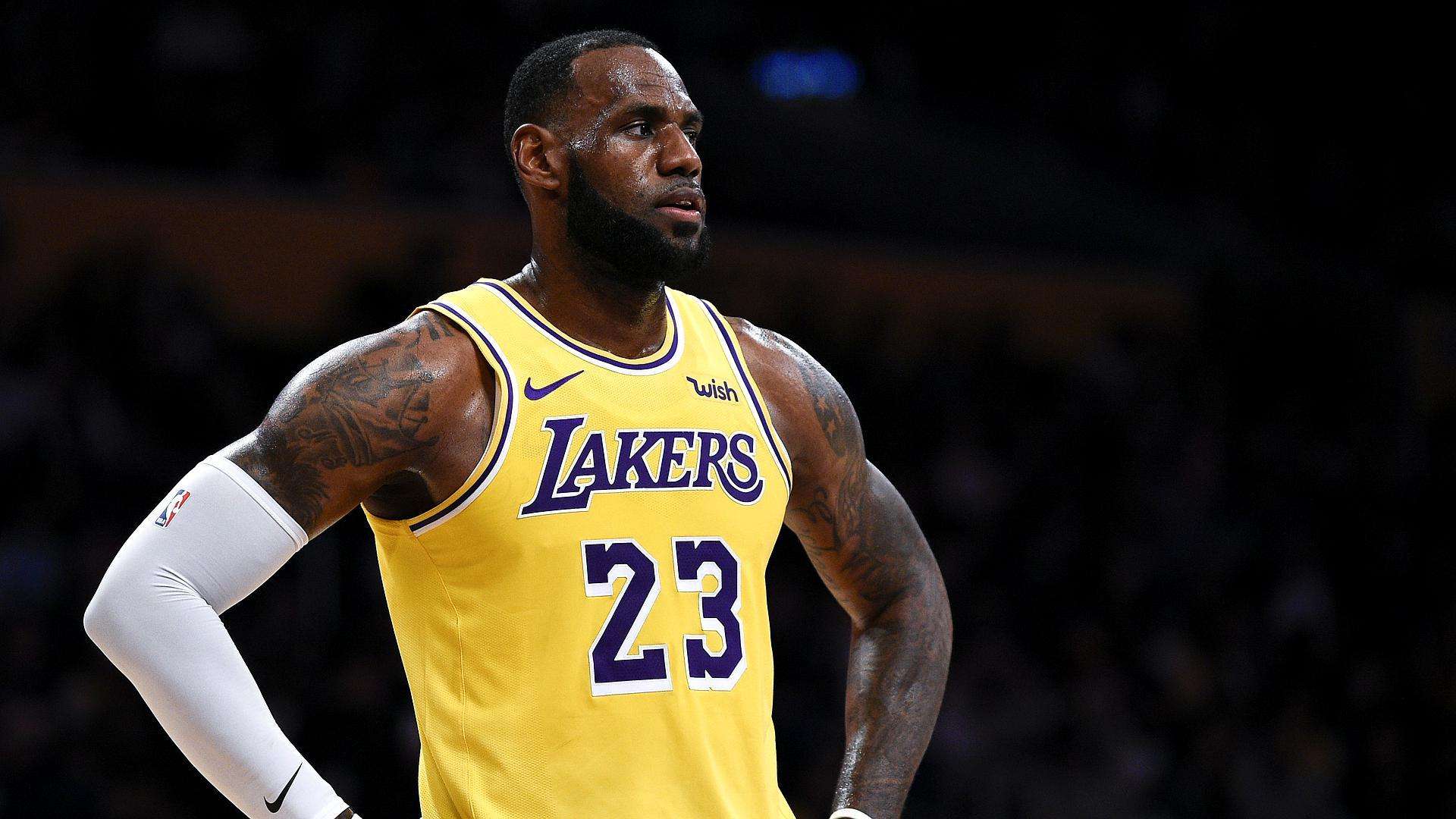 lakers球衣23号是谁lakers球衣23号是科比吗)