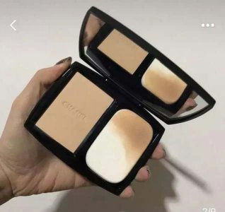 ​香奈儿的粉饼好用还是迪奥的好用（迪奥和香奈儿粉饼）