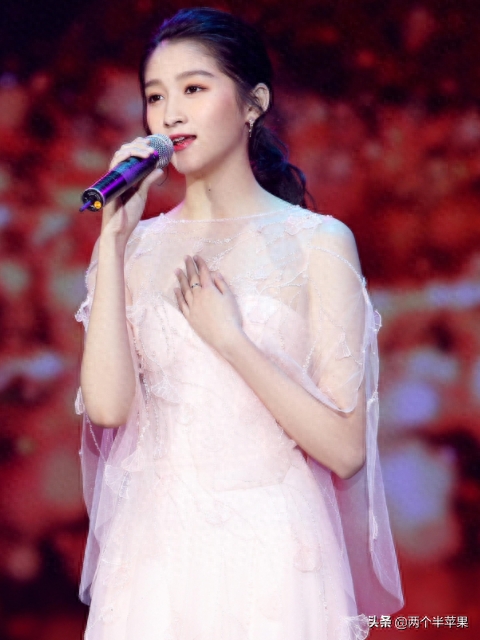 《二十不惑》演员身高:关晓彤172,卜冠今162,而他一米五