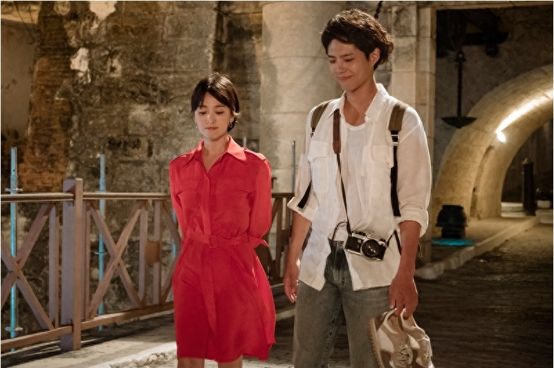 《男朋友》宋慧乔朴宝剑剧照公开 同行微笑浪漫