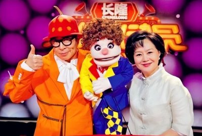 ​鞠萍个人资料简介：被央视破格录取，离婚后独自带娃，二婚嫁给普通人杨硕获幸