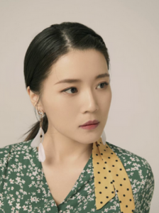 ​胡琳娜个人资料简介：被影后妈妈丁嘉丽弃养，35岁还未结婚