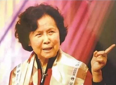 ​王崇秋个人资料简介：他是《西游记》摄像师，痴爱大14岁导演杨洁，能和她结婚