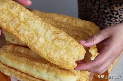 ​炸油条最简单的方法，听后自己动手，也能炸出蓬松酥脆的油条