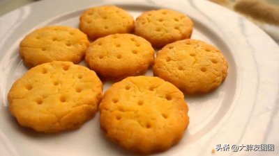 ​最简单的小饼干怎么做？不需要黄油，一口一个咔嘣脆，太简单了