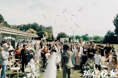 ​年轻人开始流行三无婚礼：无车队、无接亲、无伴郎伴娘