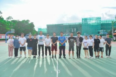 ​老师～这是学校的不可以(＂不可以防守女老师啊~＂深圳市技工学校篮球比赛)