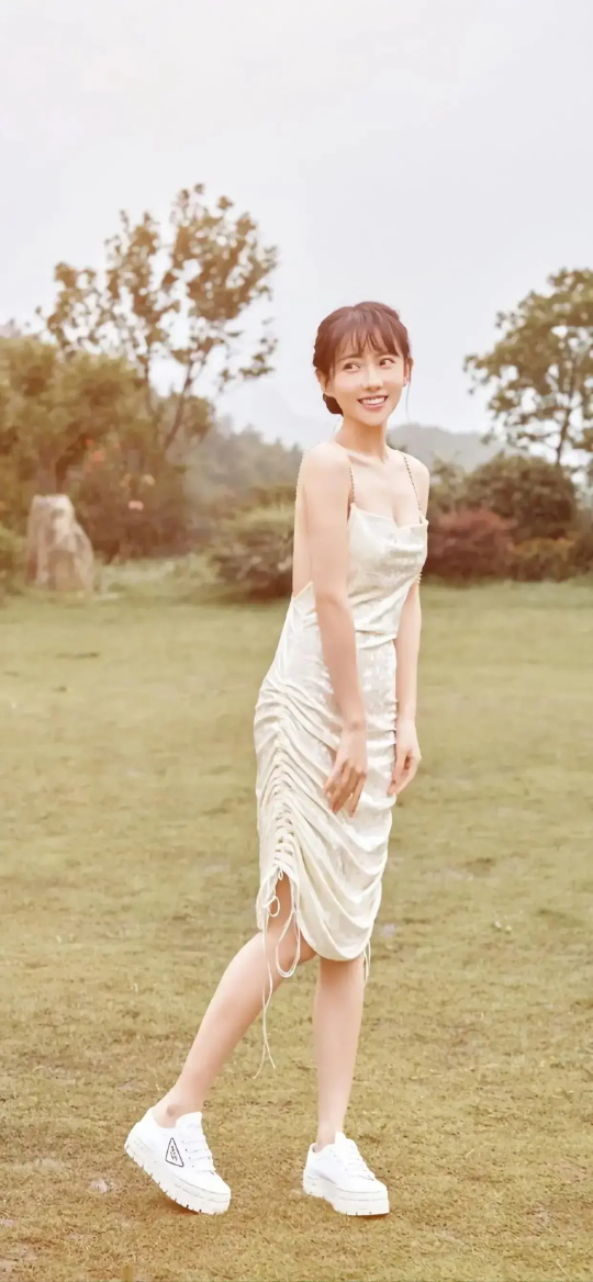 刘萌萌优雅迷人尽显高级质感的写真大片