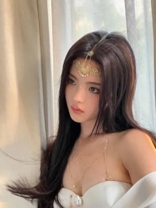 ​杨超越穿抹胸白裙写真合集，身材巨棒大秀事业线