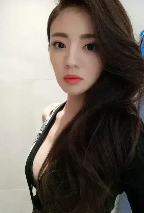 安以轩尽显成熟魅力的性感写真合集